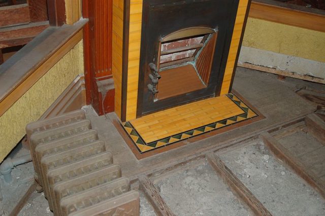 Freestanding fireplace. Author: Larry McElhiney CC BY-SA 4.0