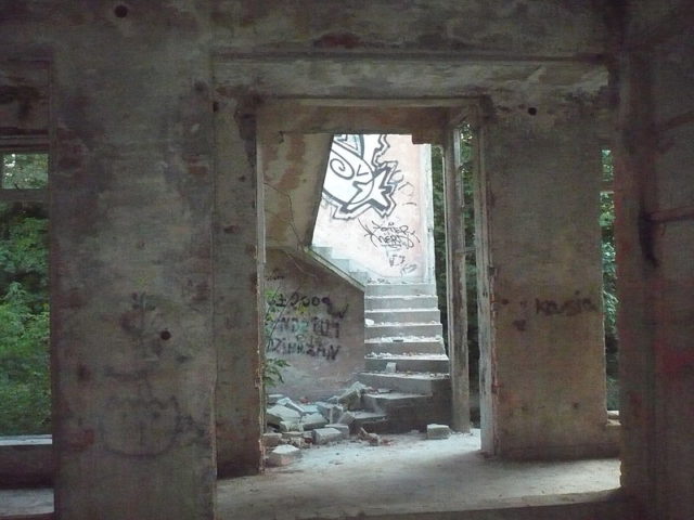 Ghostly remains from the past. Author: Higroskopijny Public Domain