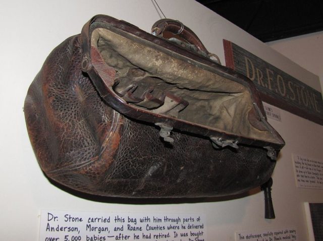 Medical bag used by Dr Fred Stone Sr. Author: Brian Stansberry CC BY 3.0