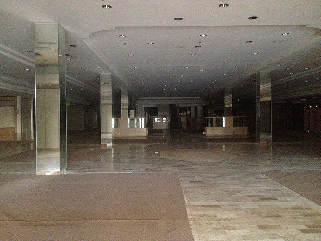 No more shoppers. Author: Mike Kalasnik CC BY-SA 2.0