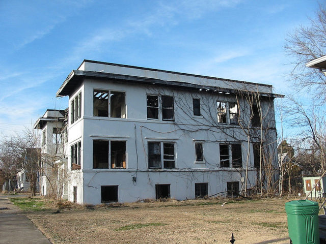 One of the abandoned buildings. Author: hickory hardscrabble CC BY 2.0