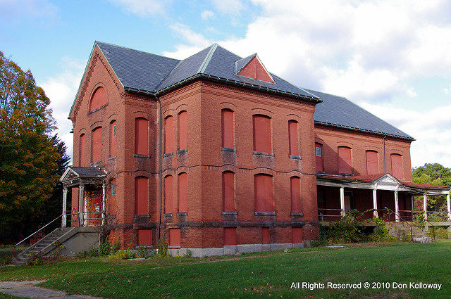 One of the hospital buildings. Author: Don Kelloway CC BY-ND 2.0