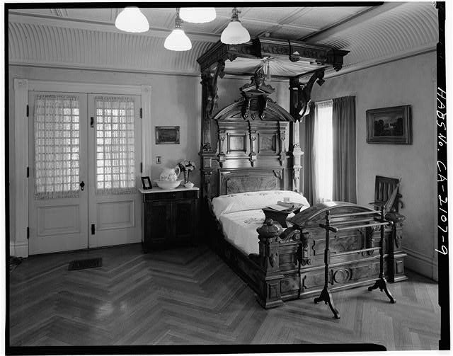 Sarah’s bedroom. Author: HABS Public Domain