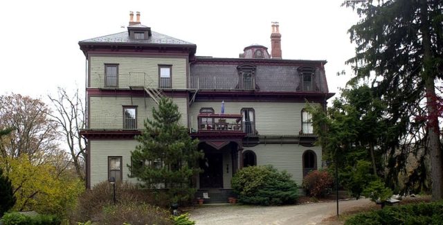 The Adams-Nervine Asylum back view. Author: Jameslwoodward CC BY-SA 3.0