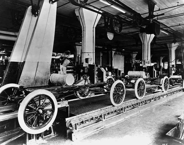 The assembly line. Author: Tullio Saba
