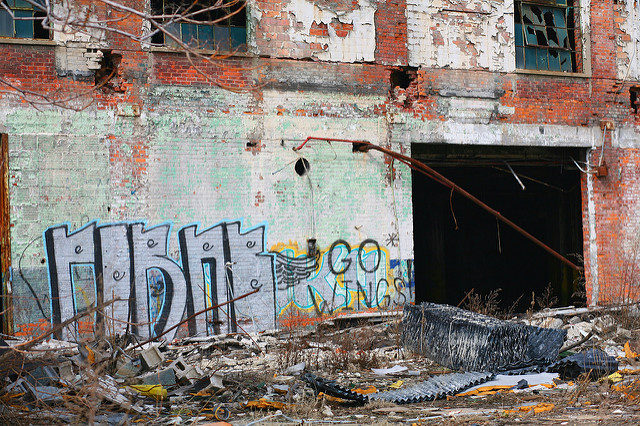 The big empty walls are perfect for graffiti. Author: Ray Dumas CC BY-SA 2.0