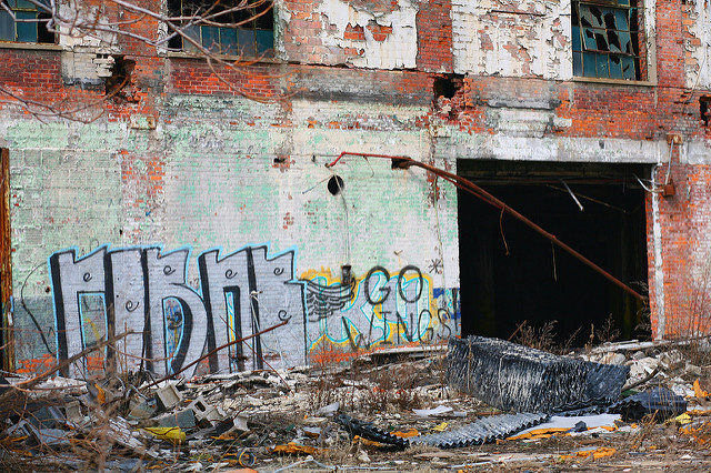 The big empty walls are perfect for graffiti. Author: Ray Dumas CC BY-SA 2.0
