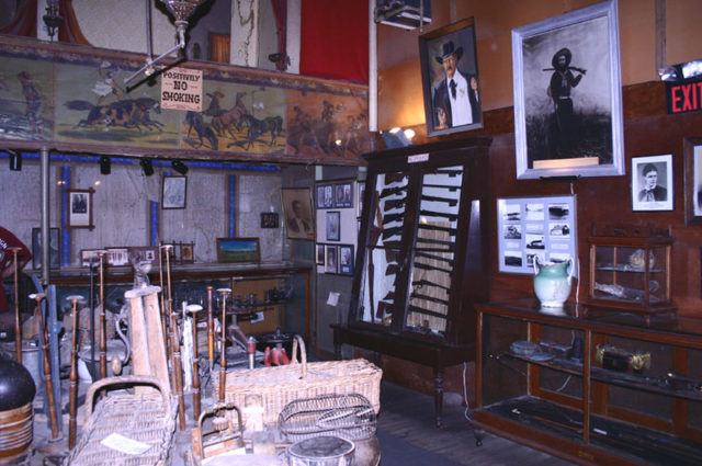 The Bird Cage museum. Author: Hawkeye58 GFDL