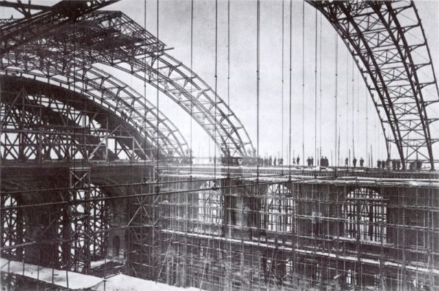 The construction of the train-shed roof. Author: Albert Schwartz Public Domain