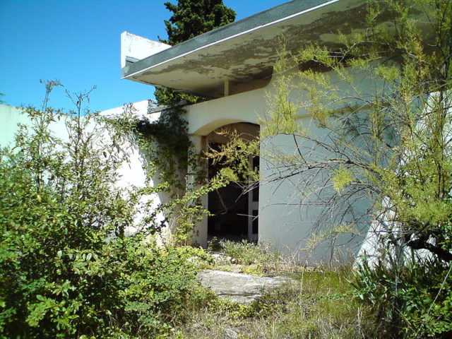 The hotel remains completely vacant. Author: Tor Lindstrand CC BY-SA 2.0