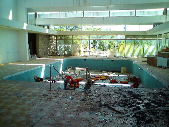 The indoor pool filled with furniture. Author: Tor Lindstrand CC BY-SA 2.0
