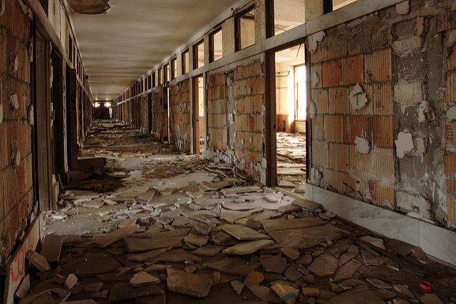 The interior of the factory. Author: Ray Dumas CC BY-SA 2.0