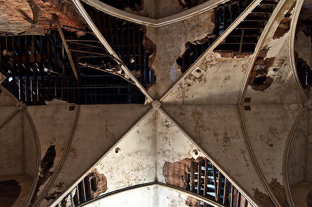 The roof of the church. Author: Colin Knowles CC BY-SA 2.0