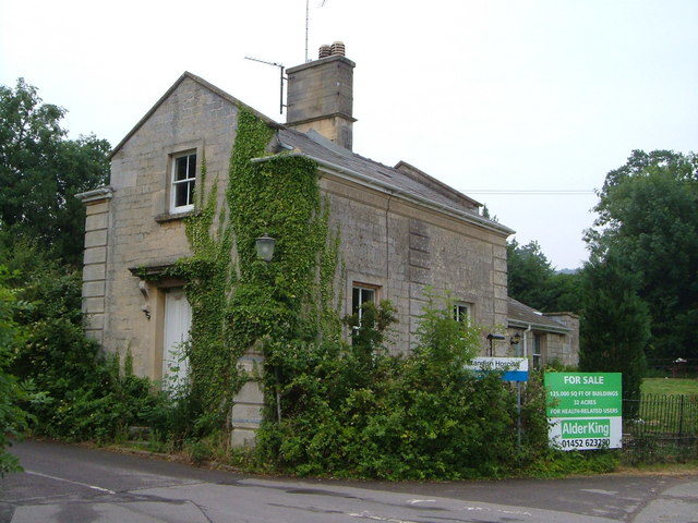 The Standish Lodge. Author: Derek Harper CC BY-SA 2.0