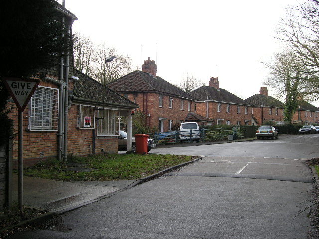 The Staff cottages. Author: ChurchCrawler CC BY-SA 2.0