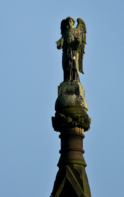 The statue on the top of the hospital. Author: paul CC BY 2.0