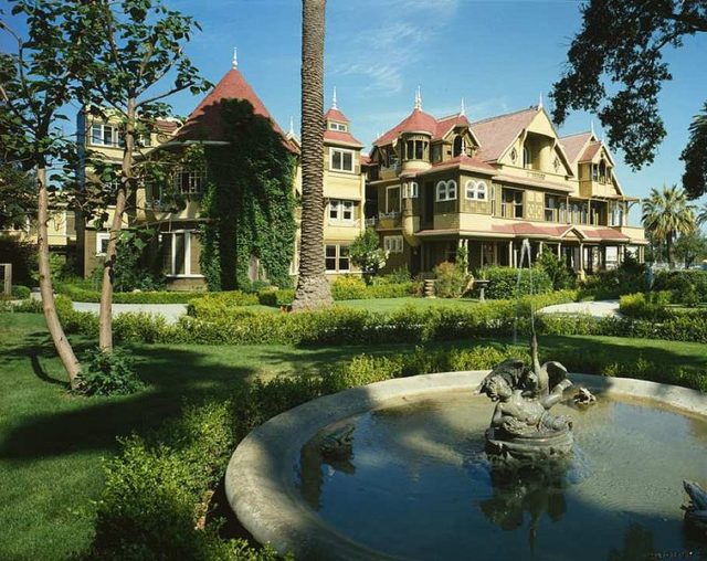View of the mansion. Author: Gentgeen