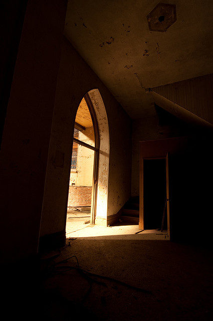 When the sun comes to visit. Author: Colin Knowles CC BY-SA 2.0