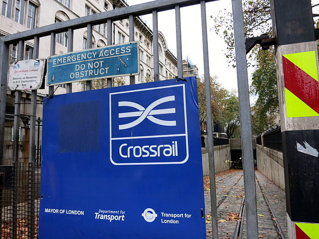 A crossrail sign at the Southhampton Row entry to the Kingsway tram subway. Author: Nick-D – CC BY-SA 4.0