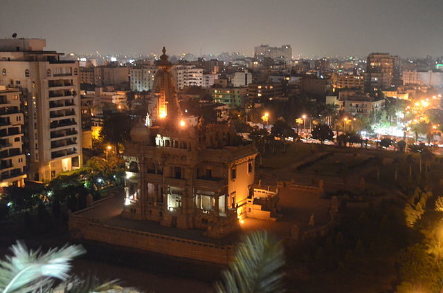 The palace at night/ Yehia2amer – CC BY-SA 3.0