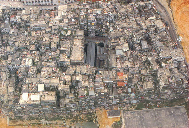 Aerial view of the Kowloon Walled City – Author: 準建築人手札網站 Forgemind ArchiMedia – CC BY 2.0