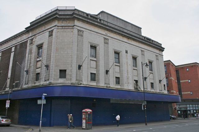 The former Odeon Cinema, on Oxford Road, Manchester. Author: Mike Peel. CC BY-SA 4.0