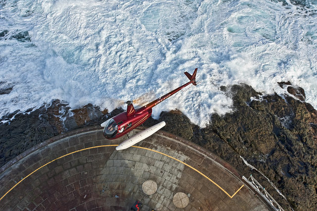 A helicopter landing at the St George Reef Lighthouse heliport. Author: Anita Ritenour CC-BY 2.0
