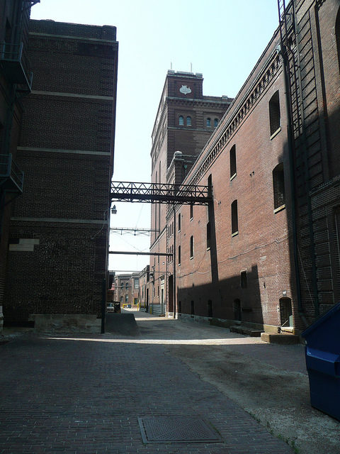 A portion of the Lemp Brewery. Author: Reading Tom CC BY 2.0