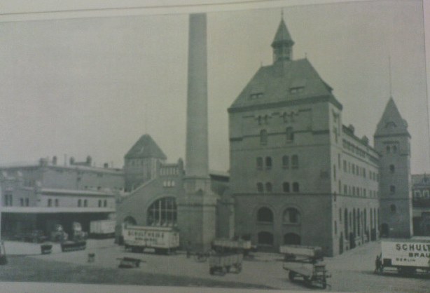 Machine and brewing house of the brewery just before 1910.