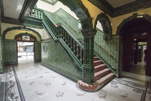 Beautiful green interior. Author: Bryan Ledgard CC BY 2.0