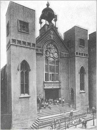 Beth Hamedrash Hagodol at the beginning of the 20th century, after the renovation, with some of its Gothic features remaining.