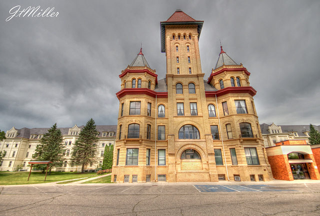 Castle-like appearance. Author: Mr Moment CC BY 2.0