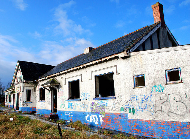 Destroyed by vandals. Author: Richard Szwejkowski CC BY-SA 2.0
