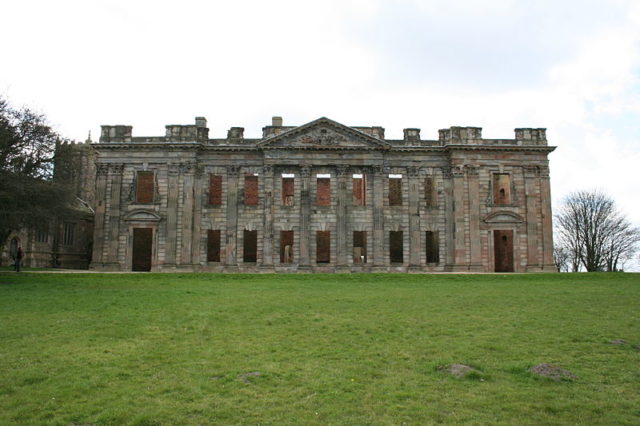 Frontal view of the house. Author: Duncharris~commonswiki CC BY-SA 2.0