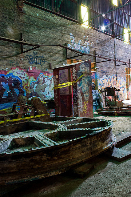 Graffiti covered interior. Author: Colin Knowles CC BY-SA 2.0
