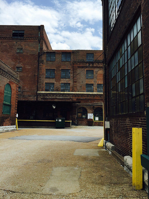 Inside the factory circle. Author: Chris Yunker CC BY 2.0