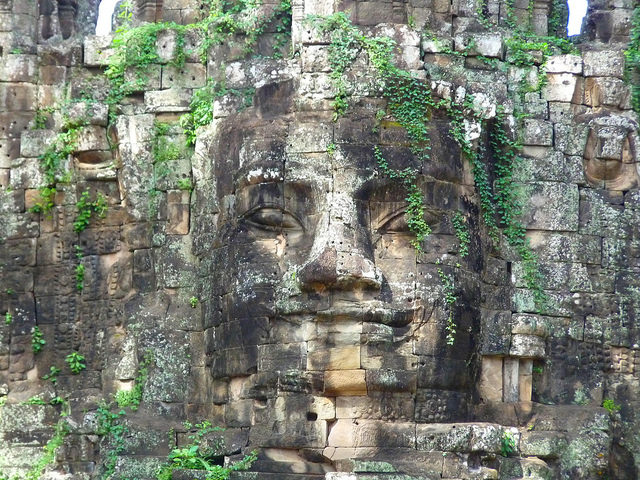 it-is-a-fascinating-monument-carved-with-many-reliefs-and-sacred-inscriptions-author-michael-clarke-stuff-cc-by-sa-2-0-640x480.jpg