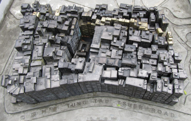 Model of Kowloon Walled City located at the entrance of Kowloon Walled City Park – Author: Archangelselect – CC BY-SA 3.0