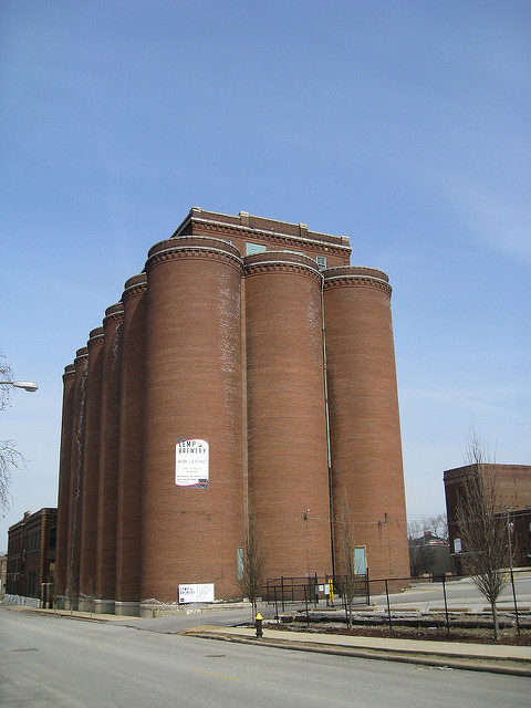 Lemp Brewery silos. Author: Chris Yunker CC BY 2.0