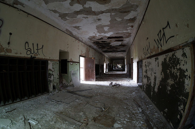 Long forgotten corridor. Author: Cory Seamer CC BY 2.0