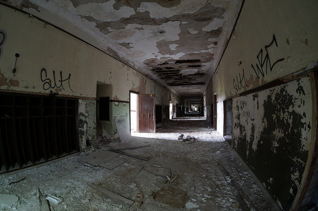 Long forgotten corridor. Author: Cory Seamer CC BY 2.0