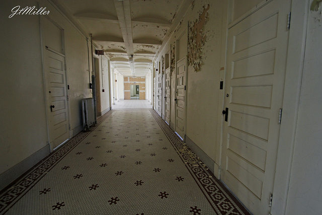 Long hallway. Author: Mr Moment CC BY 2.0