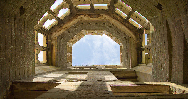 Looking up to the sky. Author: Nick Hubbard CC BY 2.0
