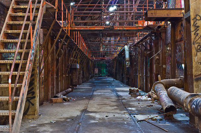 On ground level. Author: Colin Knowles CC BY-SA 2.0