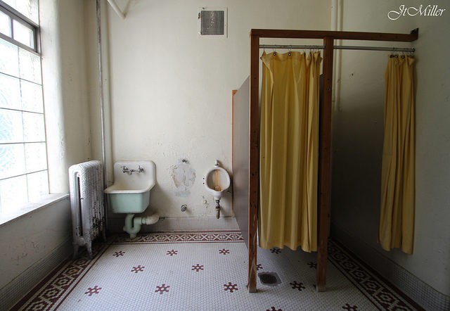 One of the bathrooms. Author: Mr. Moment CC BY 2.0