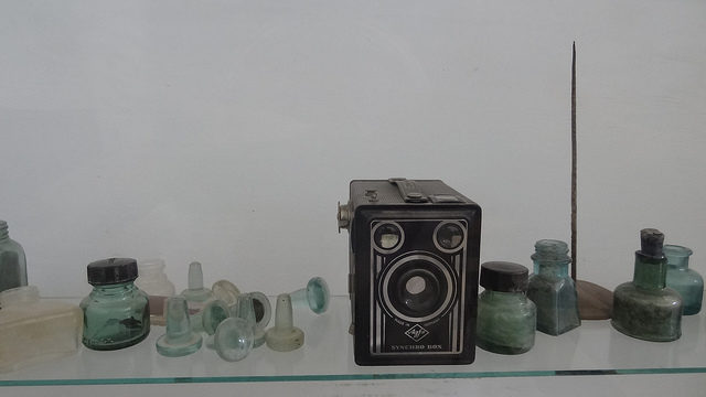 Part of the laboratory equipment. Author: Carlos Varela CC BY 2.0