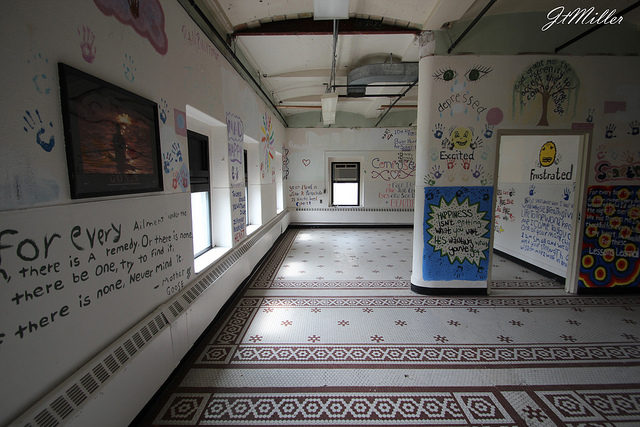 Patients leave their mark on the wall. Author: Mr Moment CC BY 2.0