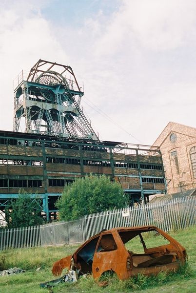 Photo of the Hesketh shaft. Author: Alan Murray-Rust CC BY-SA 2.0