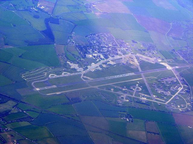 RAF Upper Heyford from the air. Author: Thomas Nugent CC BY-SA 2.0