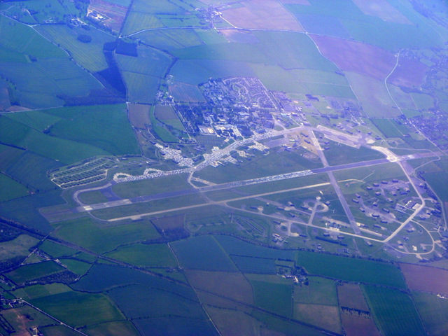 RAF Upper Heyford from the air. Author: Thomas Nugent CC BY-SA 2.0